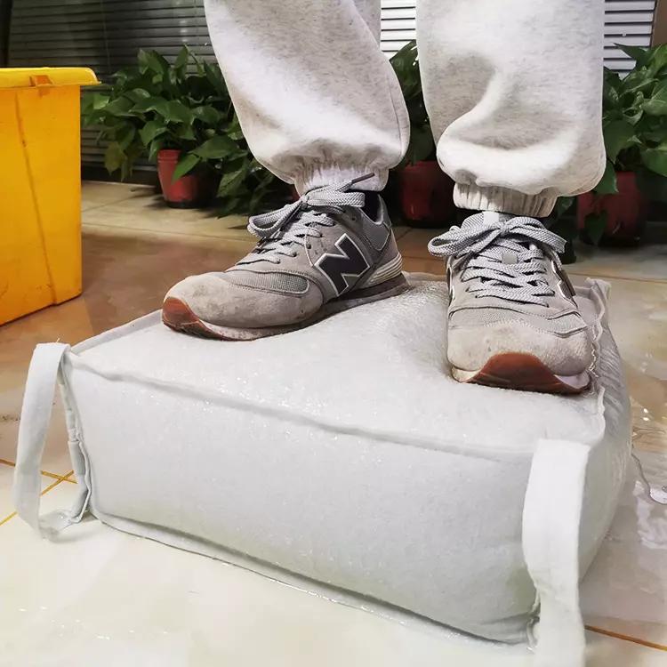 물로 채워지는 홍수 방지벽 물 활성화 방벽 홍수 방지  - Flood Barrier Bag 리뷰 및 가격